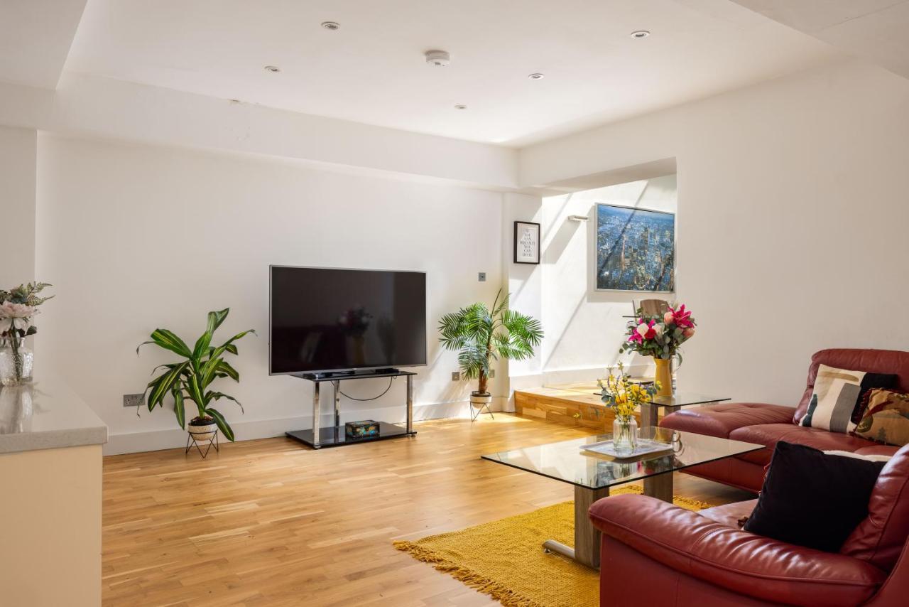 Knightsbridge - Beaufort Gardens Apartment *