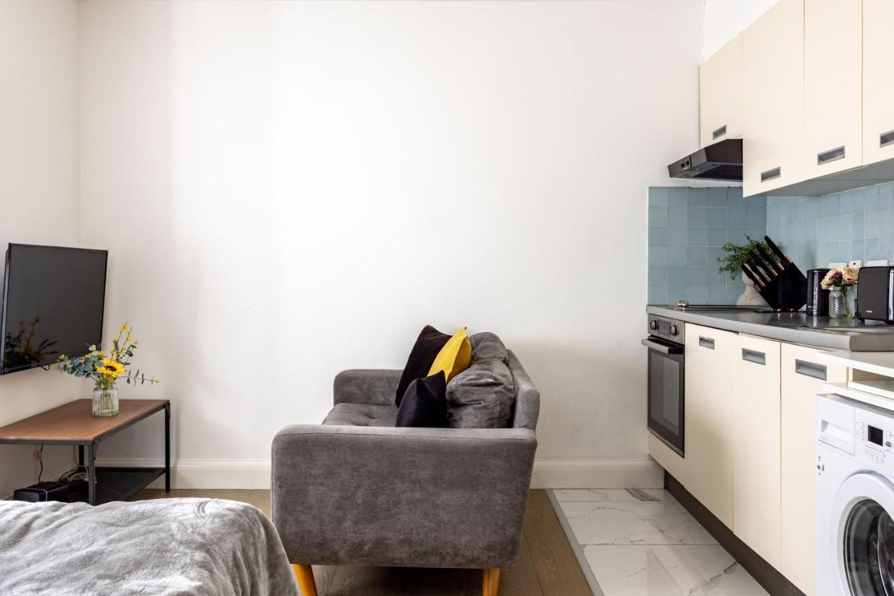 Knightsbridge - Beaufort Gardens Apartment